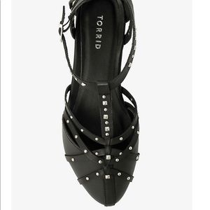 STUDDED T-STRAP FLATS (WIDE WIDTH) 9W